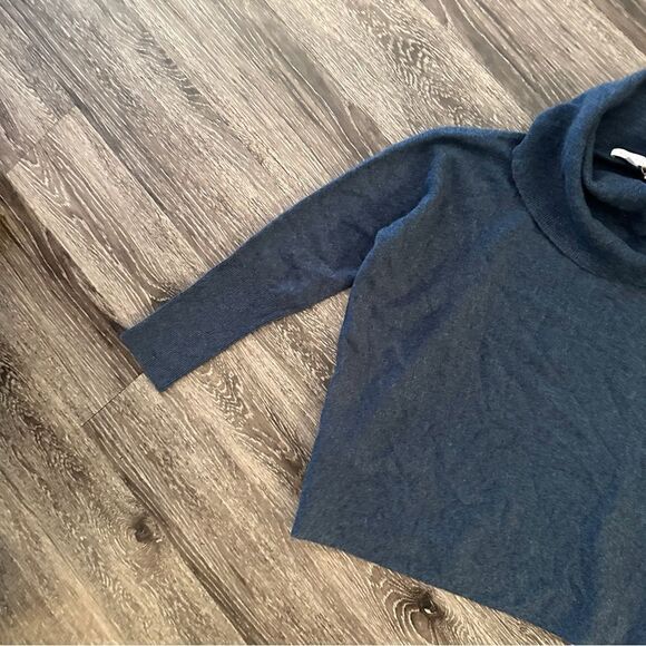 Garnet Hill 100% cashmere turtleneck - Picture 2 of 8